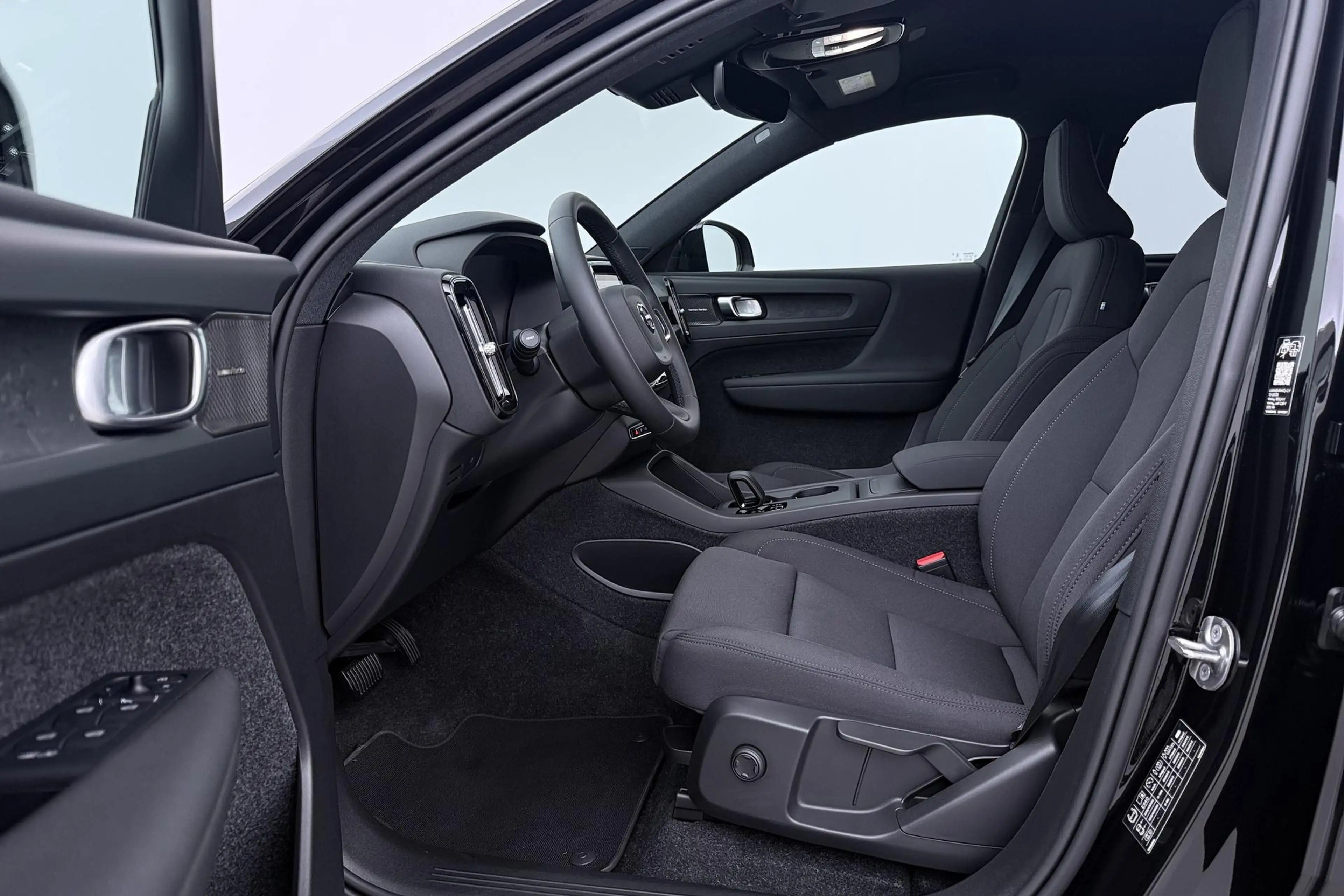 Volvo EX40 Twin Motor Plus Black Edition 82 kWh | 409 PK! | A — photo 3