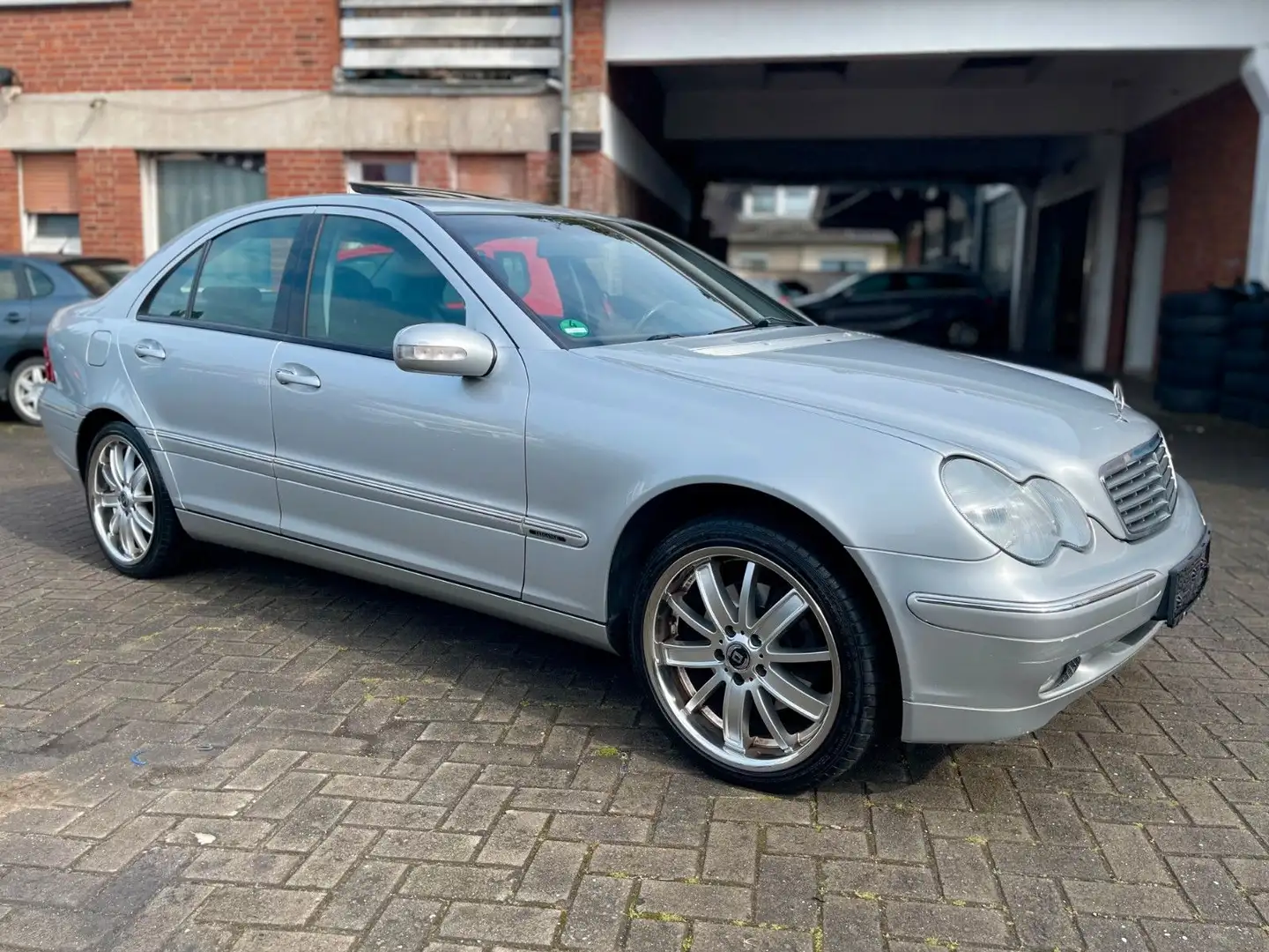 Mercedes-Benz C 240 C -Klasse Lim.4Matic*AUTOMATIK*VOLLLEDER* Silber - 2