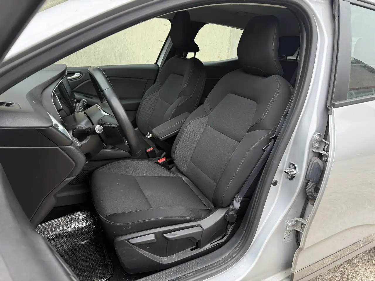 Renault Clio Citadine 5 portes — photo 8