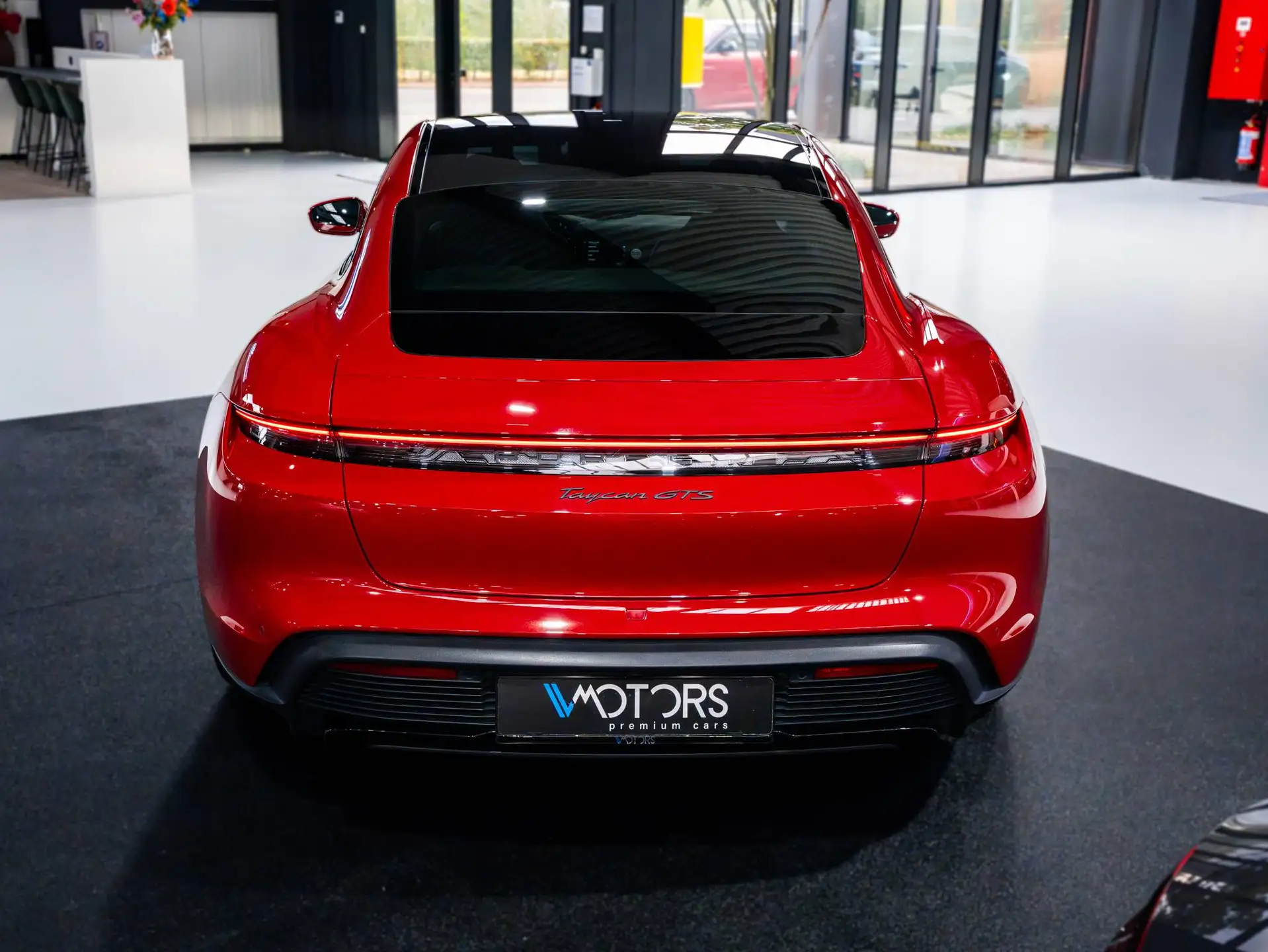 Porsche Taycan GTS 2022 빨강 사진 4