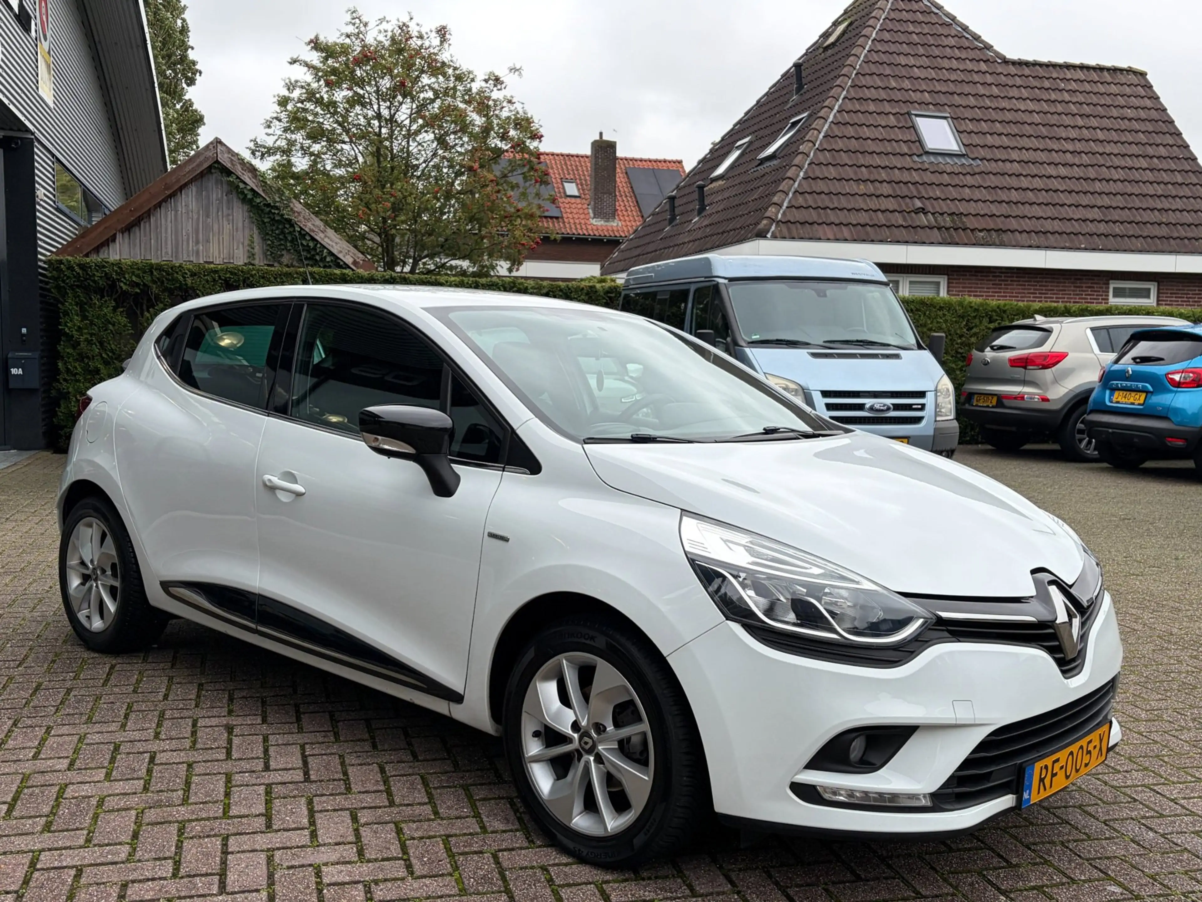 Renault Clio 0.9 TCe Limited 5Drs 1e Eig! Navi Airco Cruise Par — photo 6