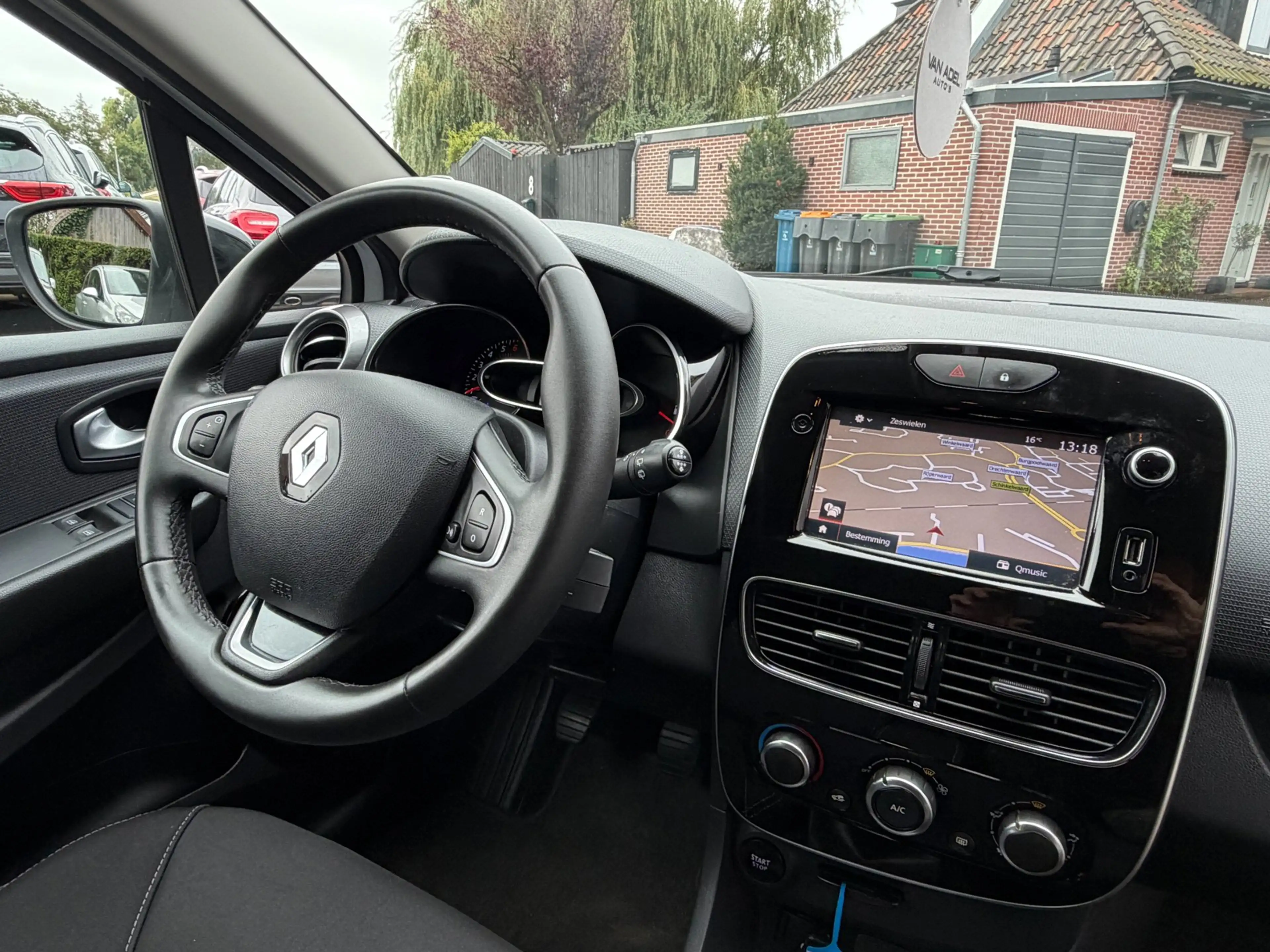 Renault Clio 0.9 TCe Limited 5Drs 1e Eig! Navi Airco Cruise Par — photo 9