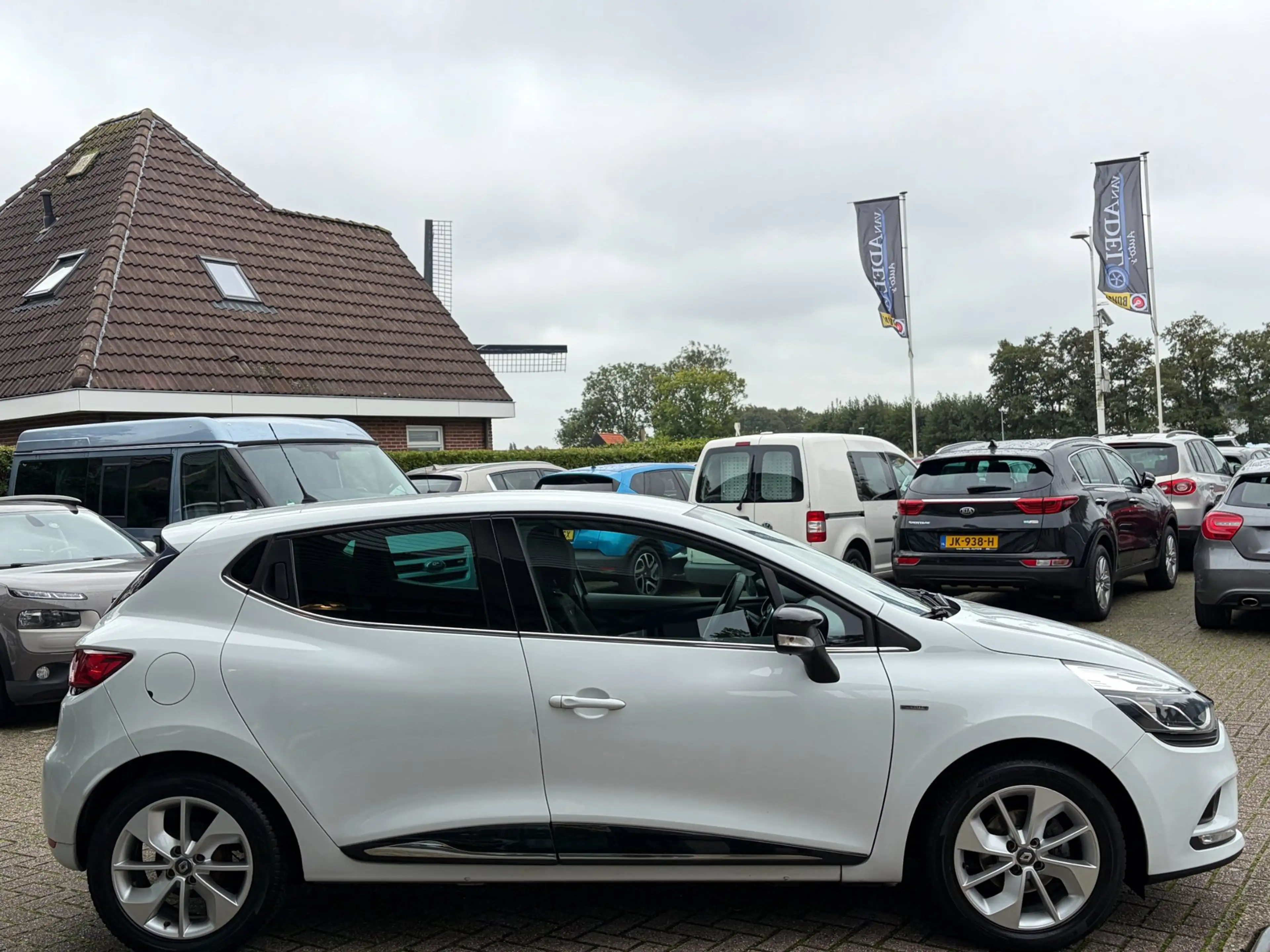 Renault Clio 0.9 TCe Limited 5Drs 1e Eig! Navi Airco Cruise Par — photo 5