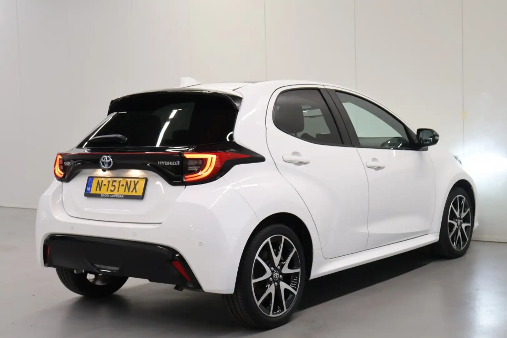 Toyota Yaris 1.5 Hybrid Executive Premium pack Blanco - 2