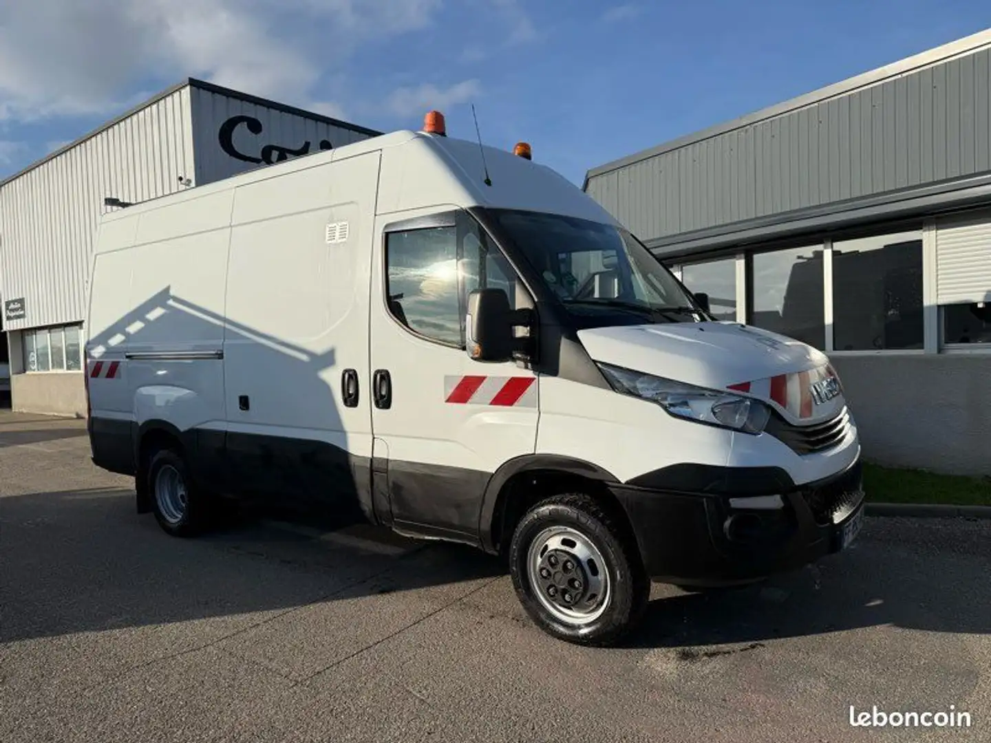 Iveco Daily 13990 ht l2h2 35c14 roues jumelées - 1