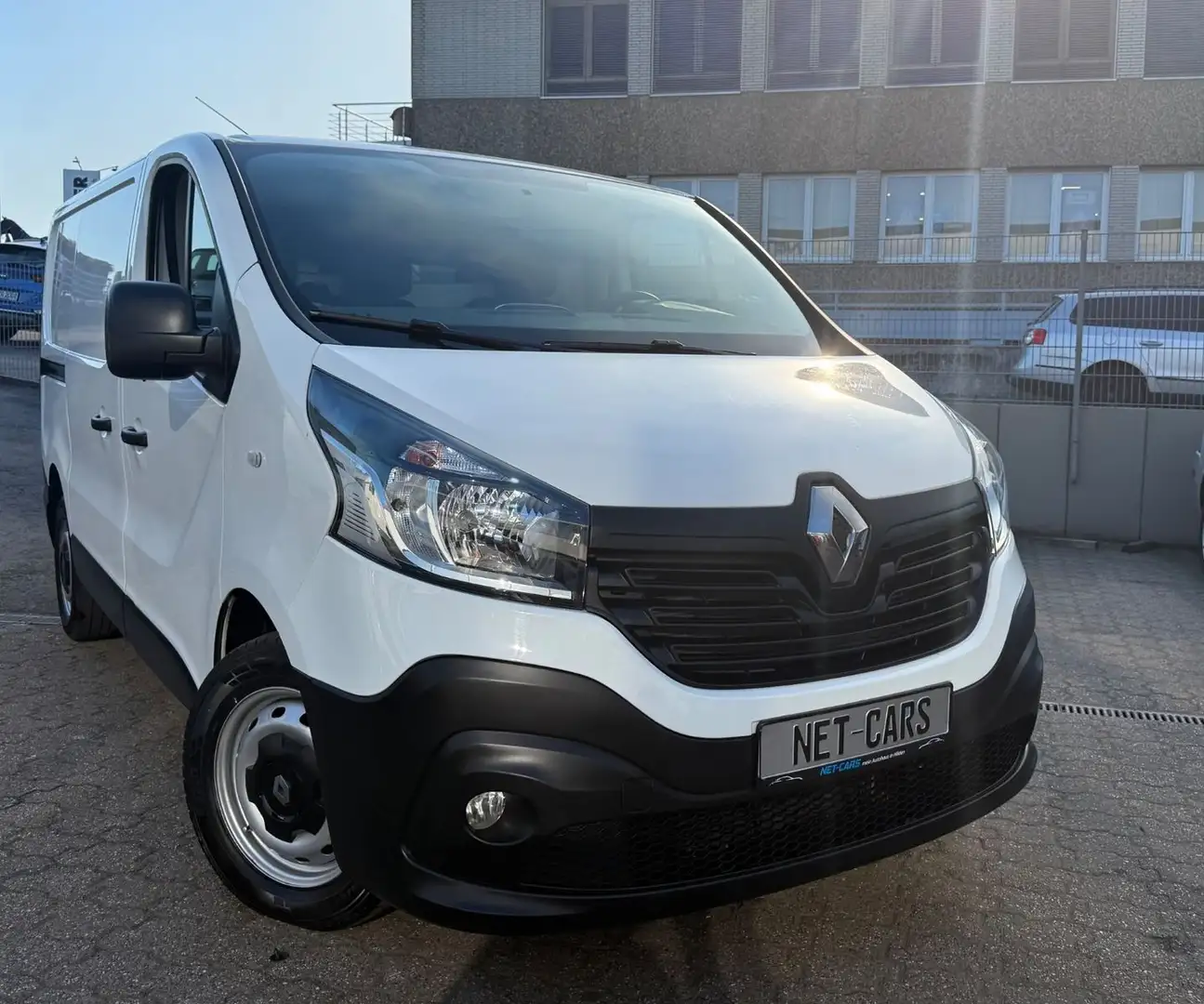 Renault Trafic Kasten L1H1 Klima*Sortimo*NAVi*AHK*1HAND Weiß - 1
