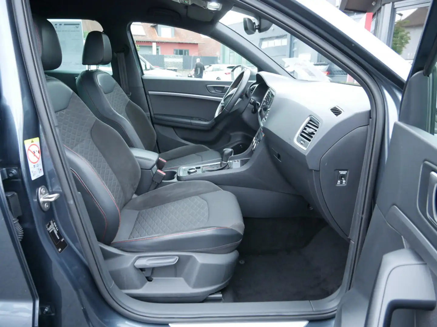 SEAT Ateca 2.0 TDI FR DSG BEATS 19"-LM AHK ACC LED Grau - 2