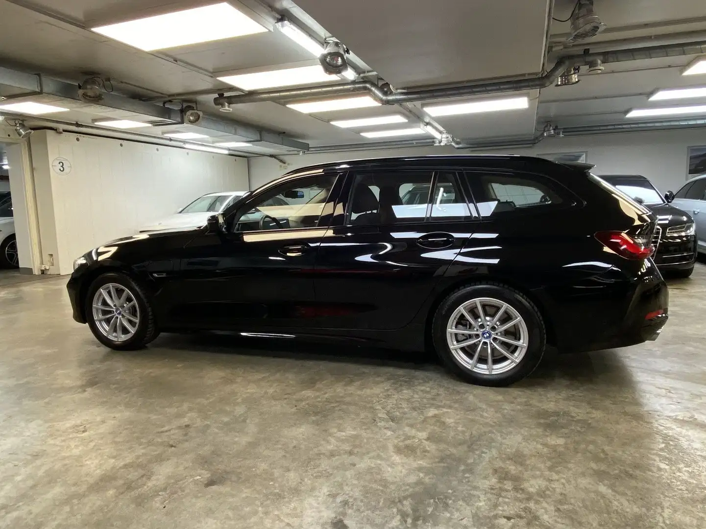 BMW 330 e Touring Head Up - Service Neu - TOP ! Black - 2