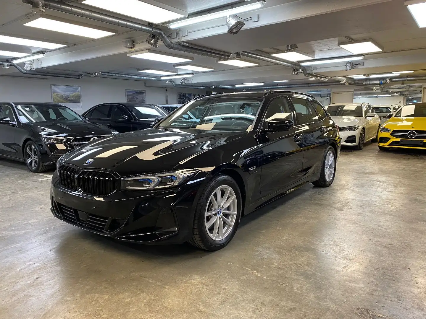 BMW 330 e Touring Head Up - Service Neu - TOP ! Black - 1