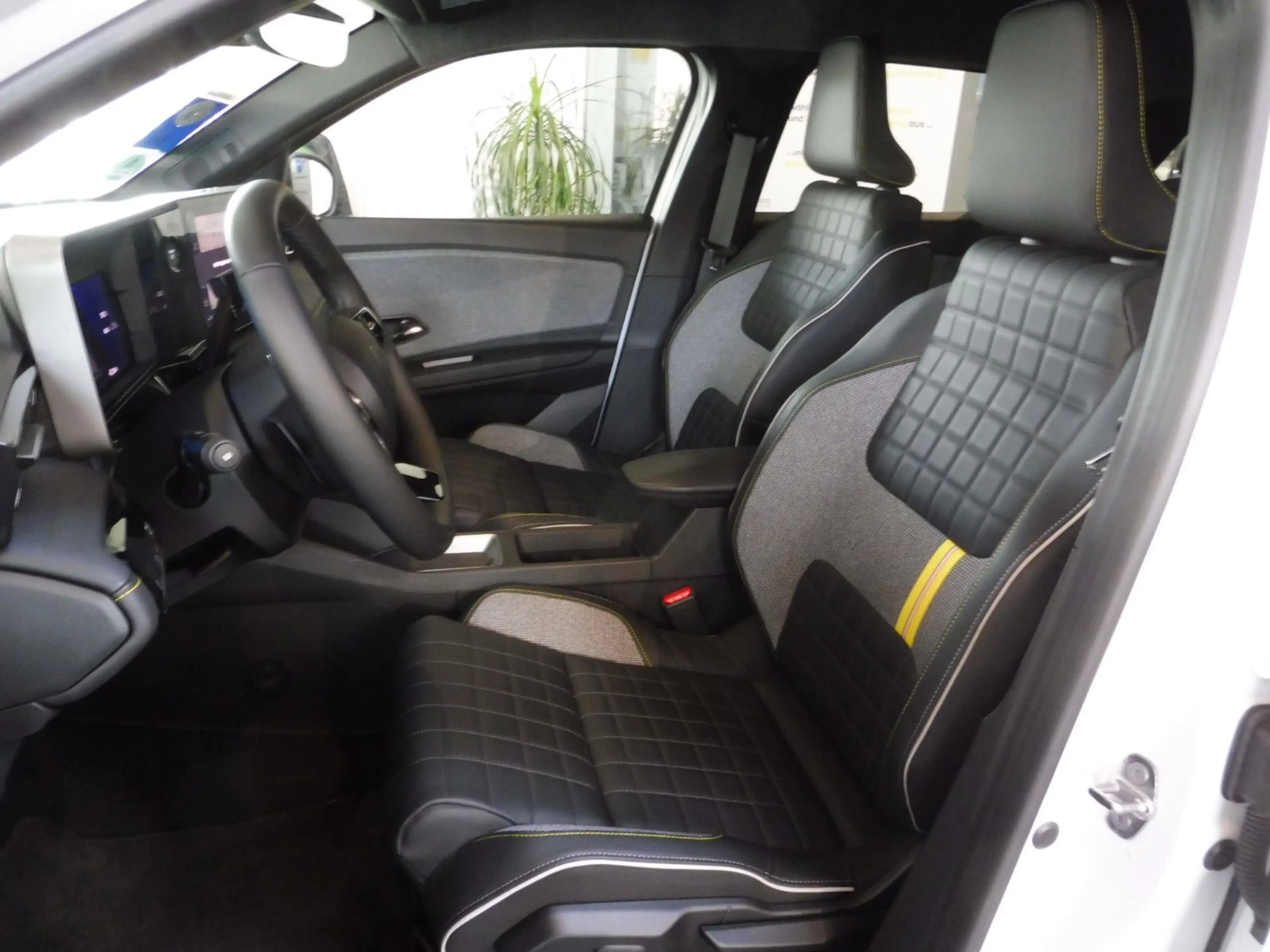 Renault R 4 ICONIC Comfort Range — photo 13