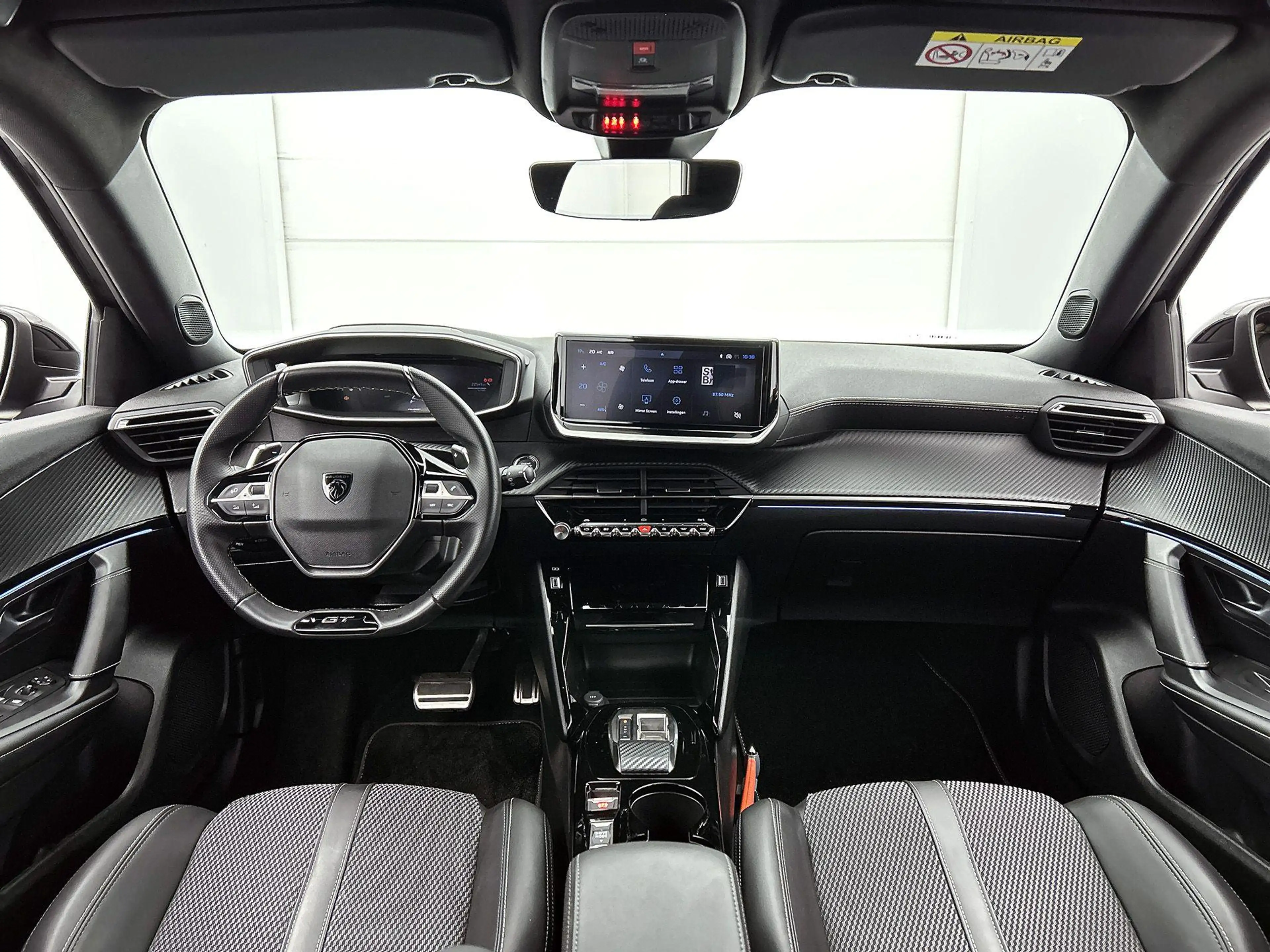 Peugeot 2008 SUV GT Hybrid 145pk Automaat | Navigatie via draad — photo 12