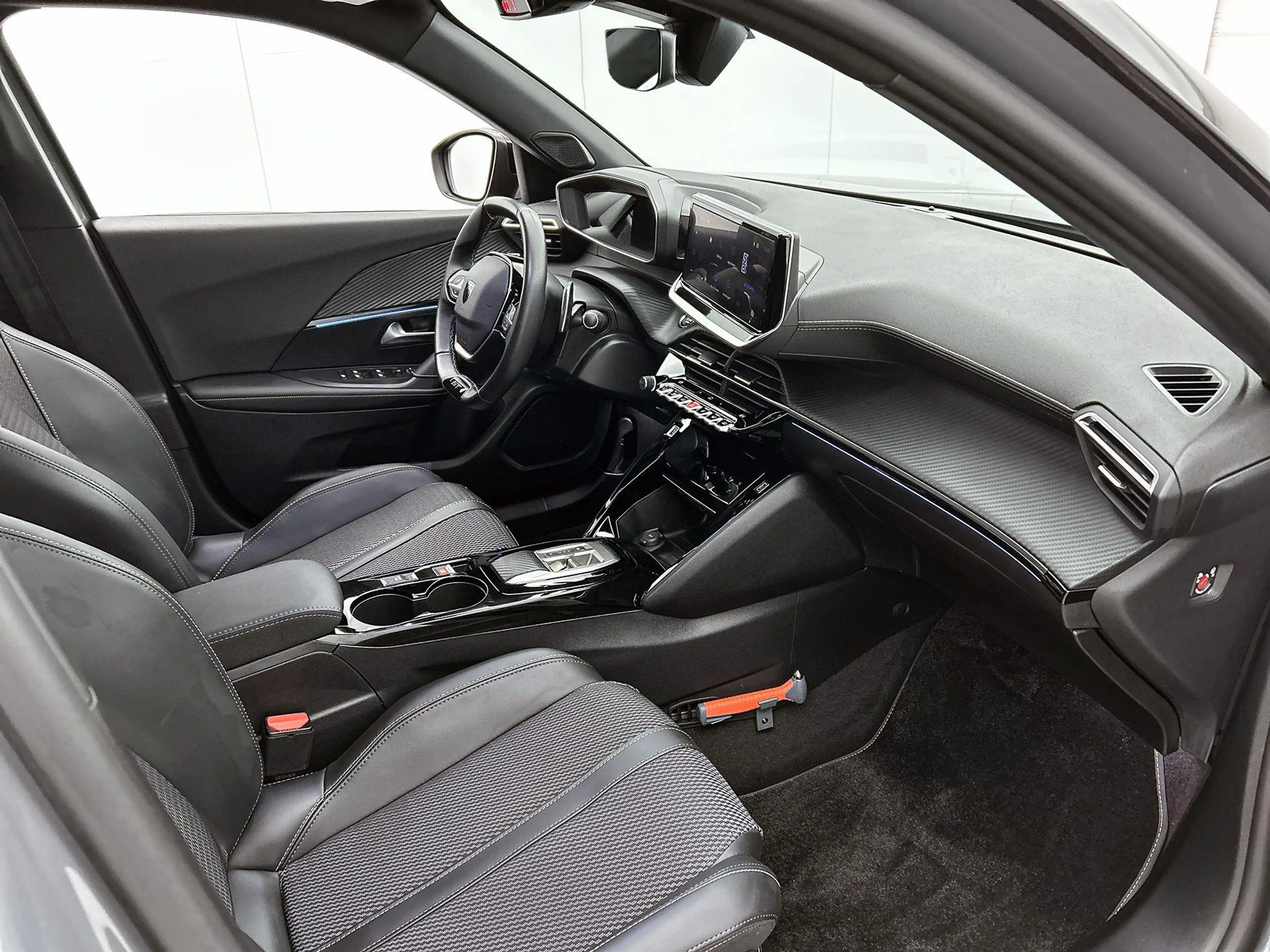 Peugeot 2008 SUV GT Hybrid 145pk Automaat | Navigatie via draad — photo 14