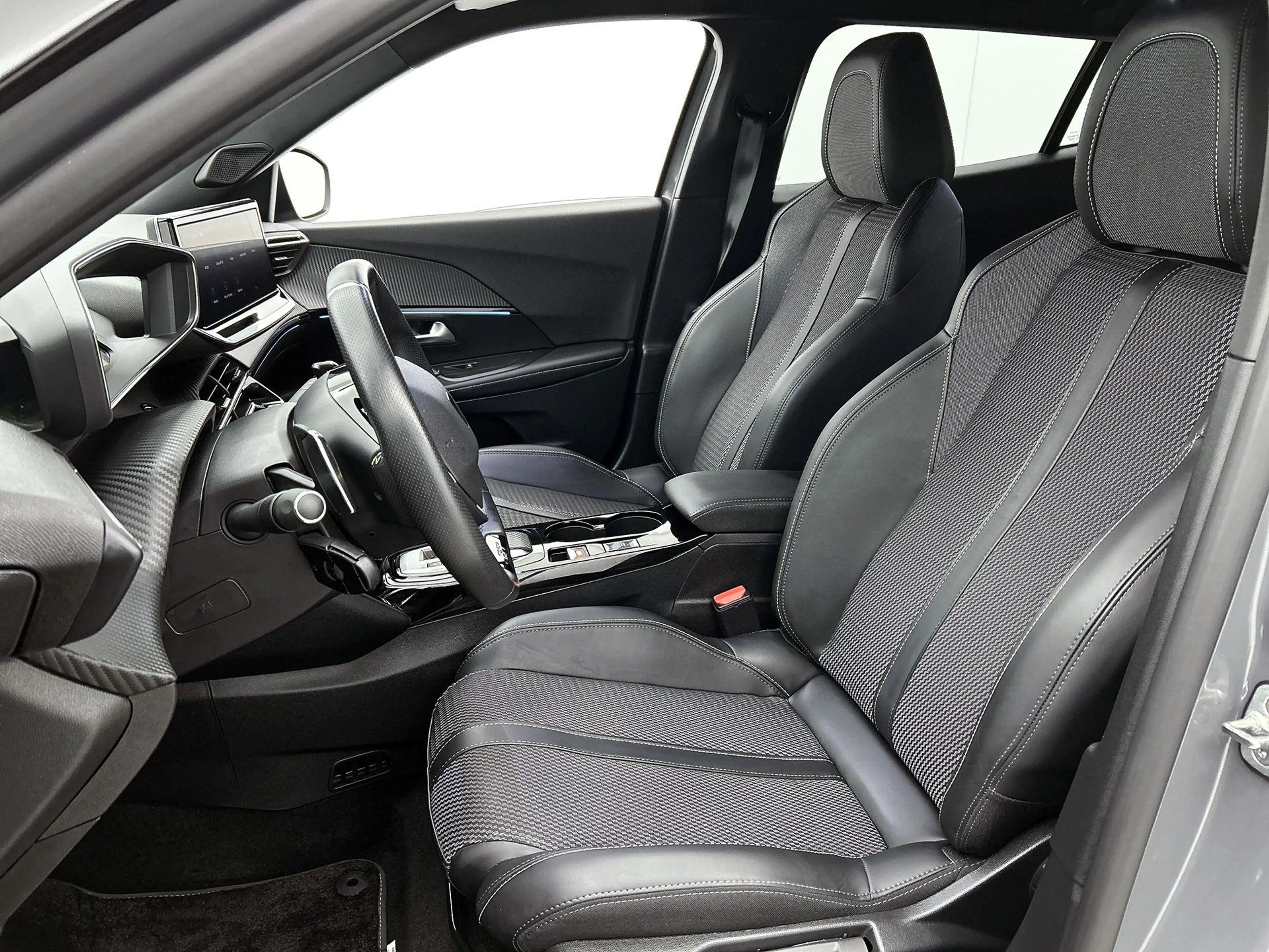 Peugeot 2008 SUV GT Hybrid 145pk Automaat | Navigatie via draad — photo 10