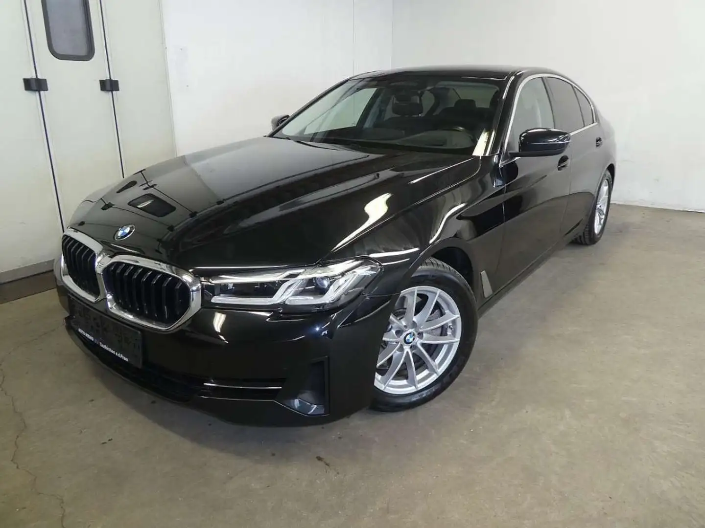 BMW 520 d xDrive 48 V Aut. Ö-Paket, el.AHK, LED, Leder Schwarz - 1