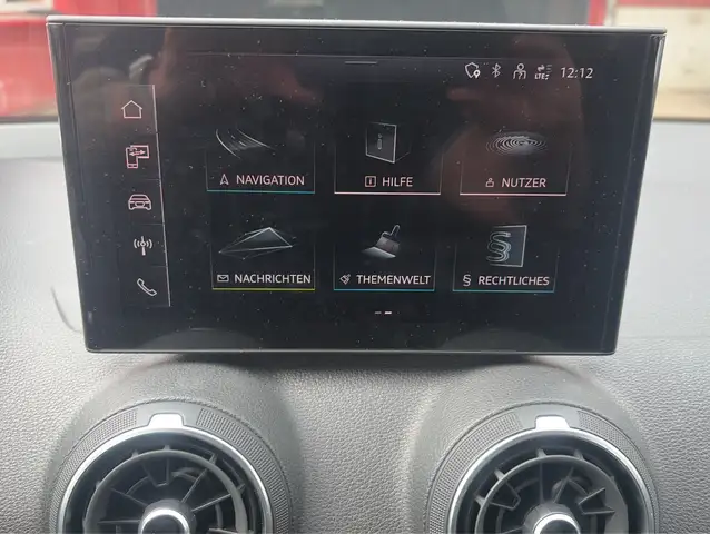 Audi Q2 view 13