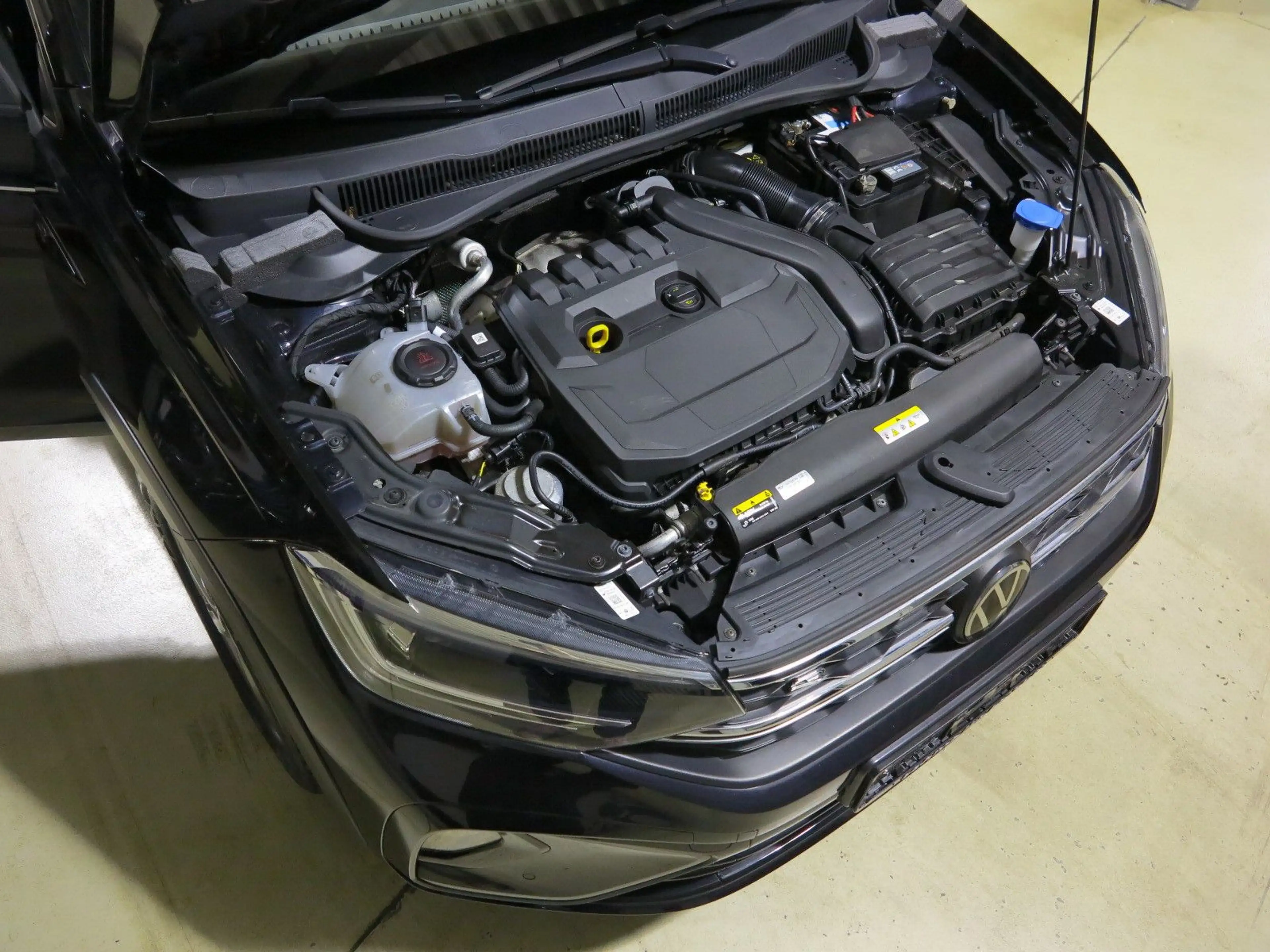 Volkswagen Taigo 1.5 TSI OPF DSG7 R-Line AHK Navi ACC DAB — photo 8
