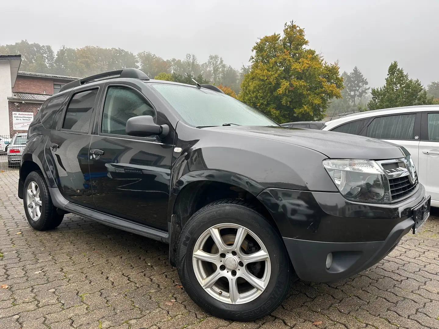 Dacia Duster 1.6 16V 4x4 Allrad+AHK+2.HAND+KLIMA+6.GANG Schwarz - 2
