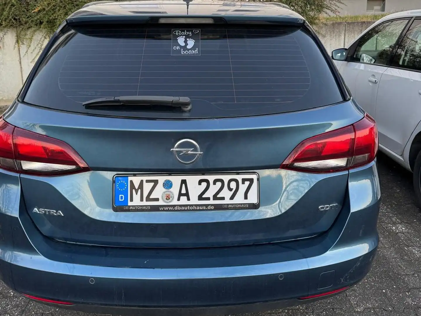 Opel Astra Astra+1.7+CDTI+DPF+Sports+Tourer+Edition Modrá - 1