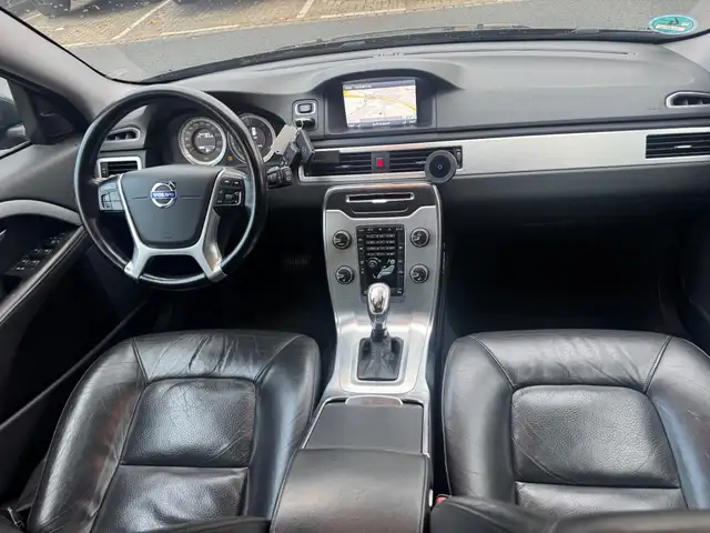 Volvo V70 view 9