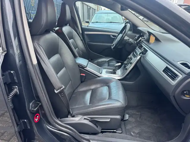 Volvo V70 view 10