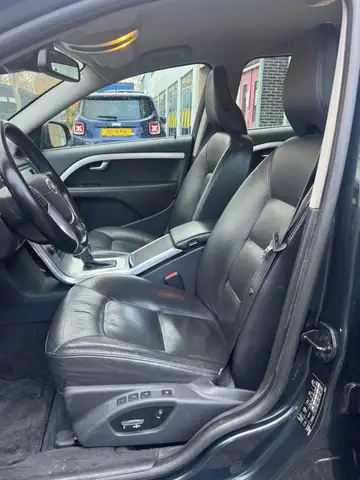 Volvo V70 view 11