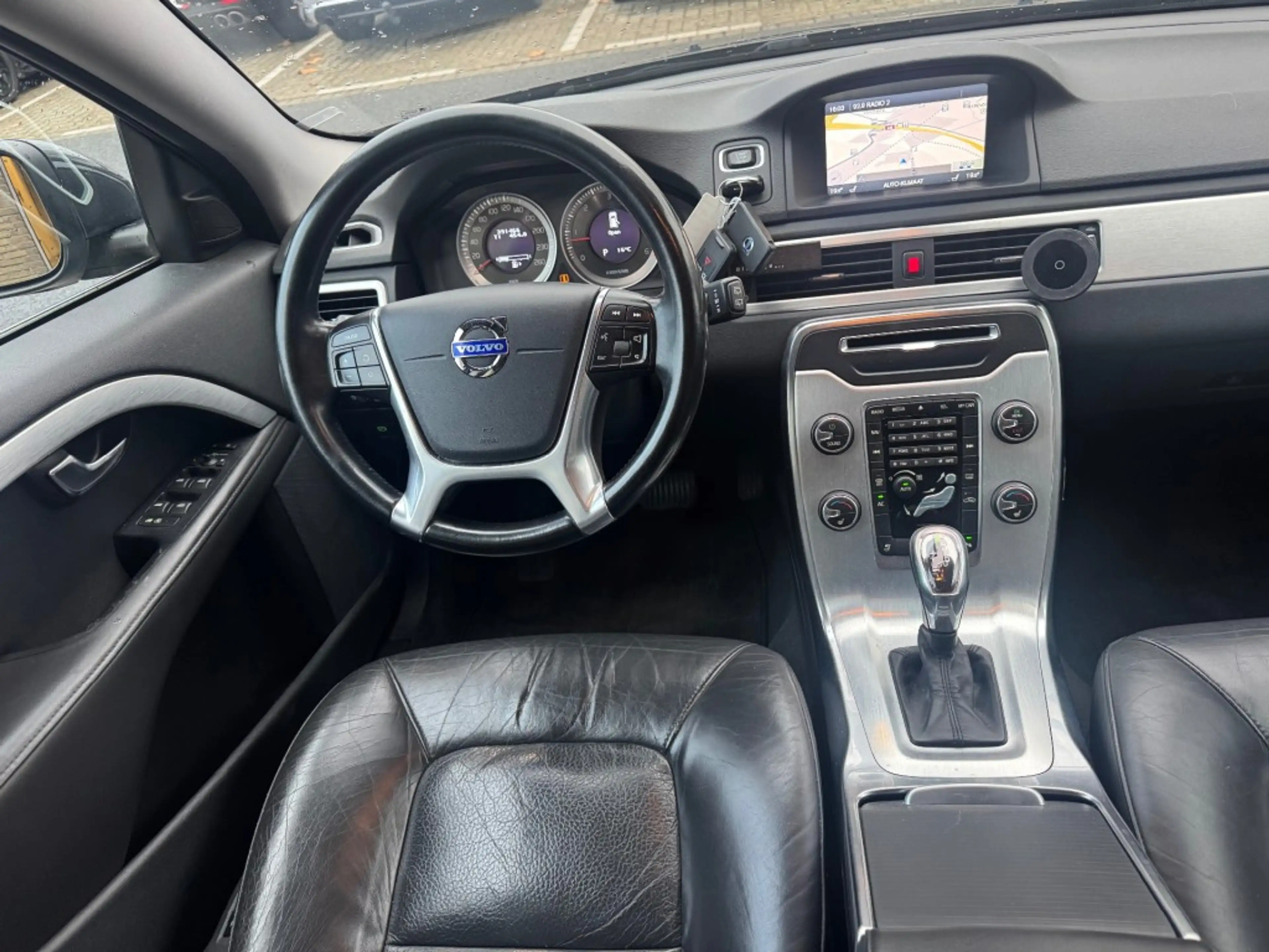 Volvo V70 2.0 D4 Summum LEER Nette Auto Goed Onderhouden APK — photo 2