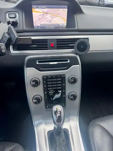 Volvo V70 view 3