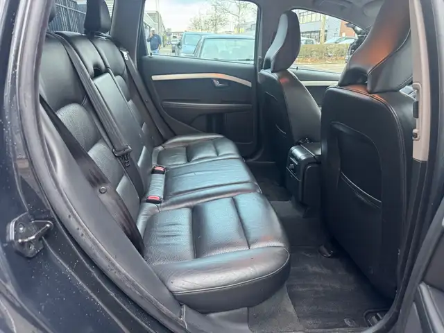 Volvo V70 view 12