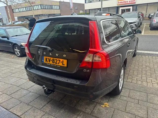 Volvo V70 view 6
