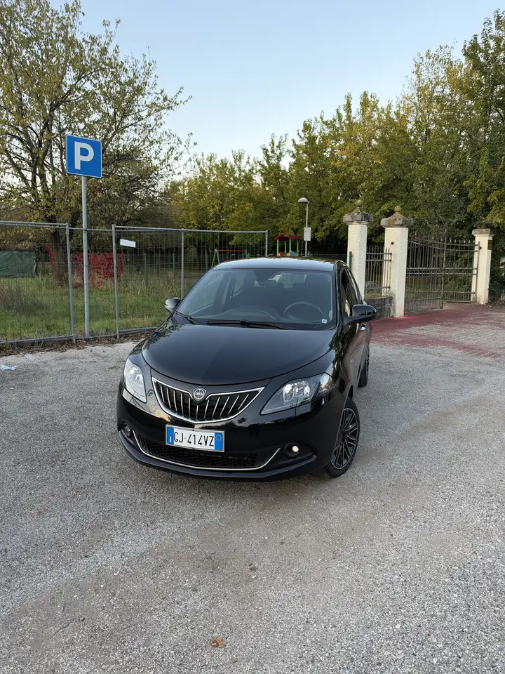 Lancia Ypsilon