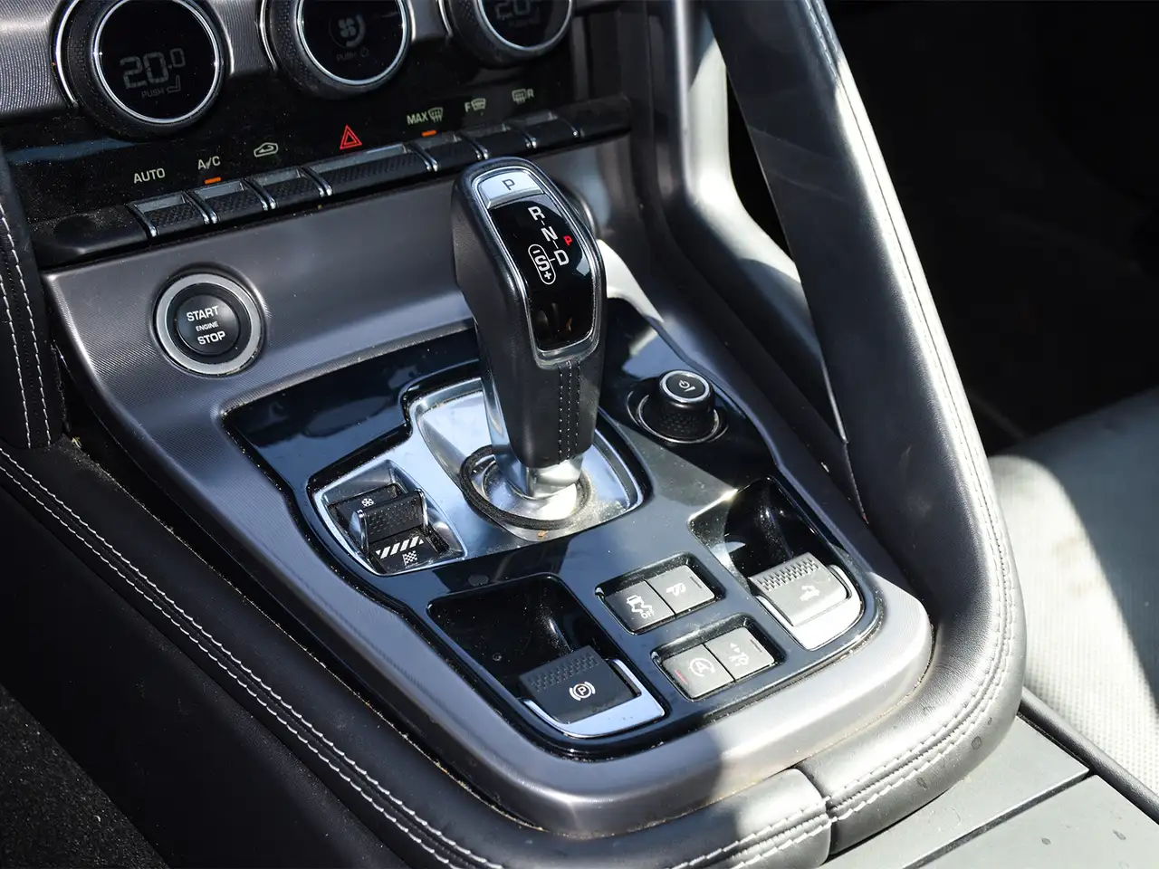 Jaguar F-Type снимка Jaguar F-Type