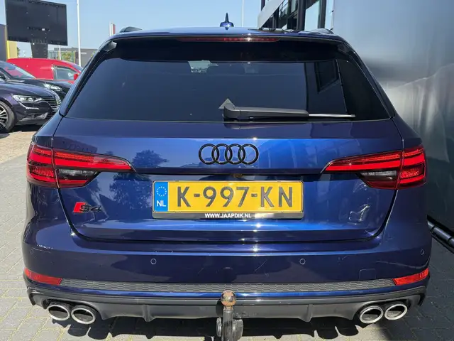 Audi S4 view 13