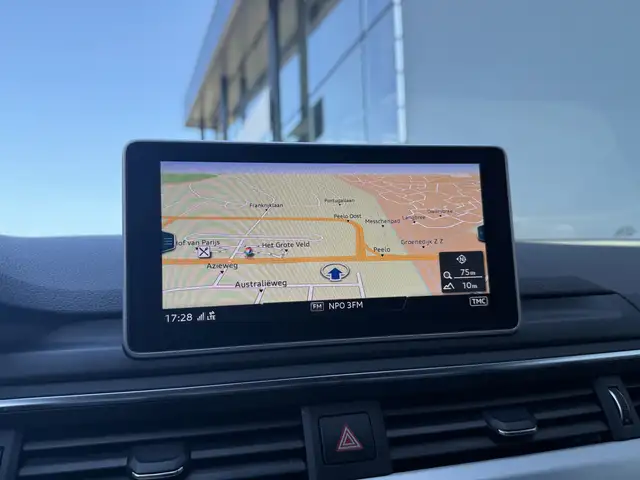 Audi S4 view 28