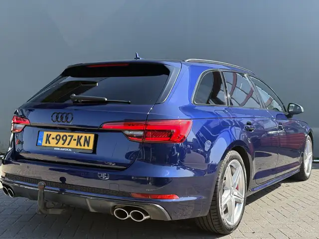 Audi S4 view 2