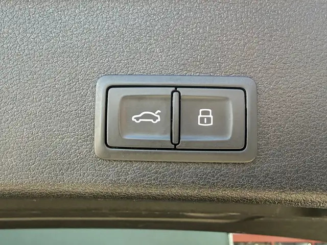 Audi S4 view 9
