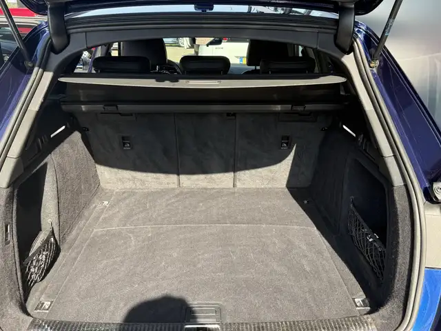 Audi S4 view 8