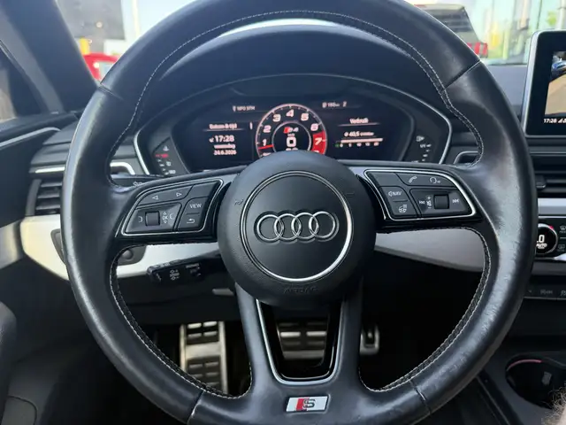 Audi S4 view 21