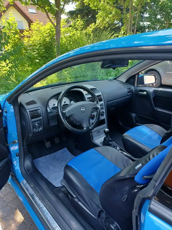 Opel Astra Coupe 2.2 16V Coupe, foto 6
