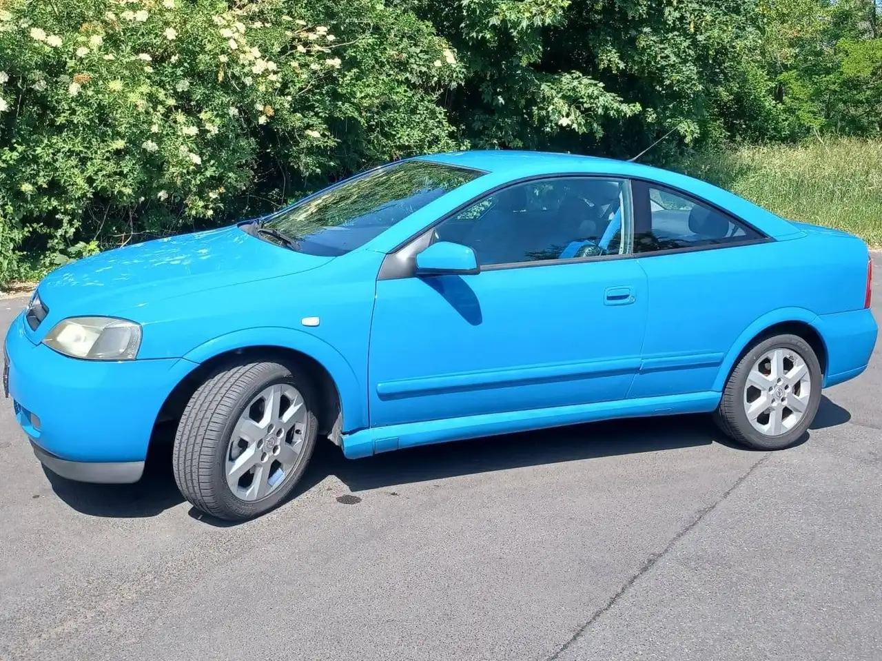 Opel Astra Coupe 2.2 16V Coupe, foto 1