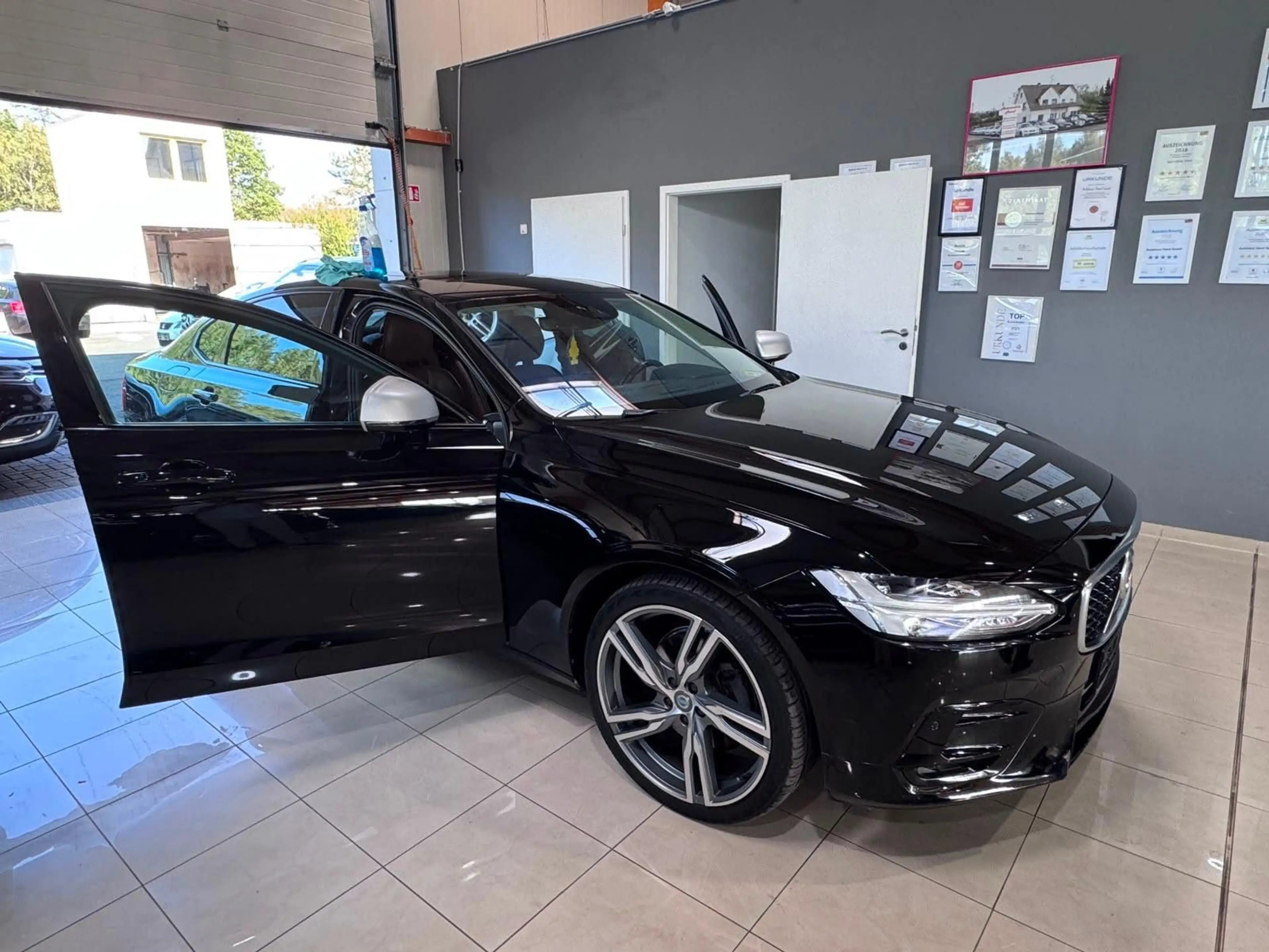 Volvo S90 *LONG*T5*AWD*PANO*R-DESIGN*LED*ACC*ONYX* — photo 4