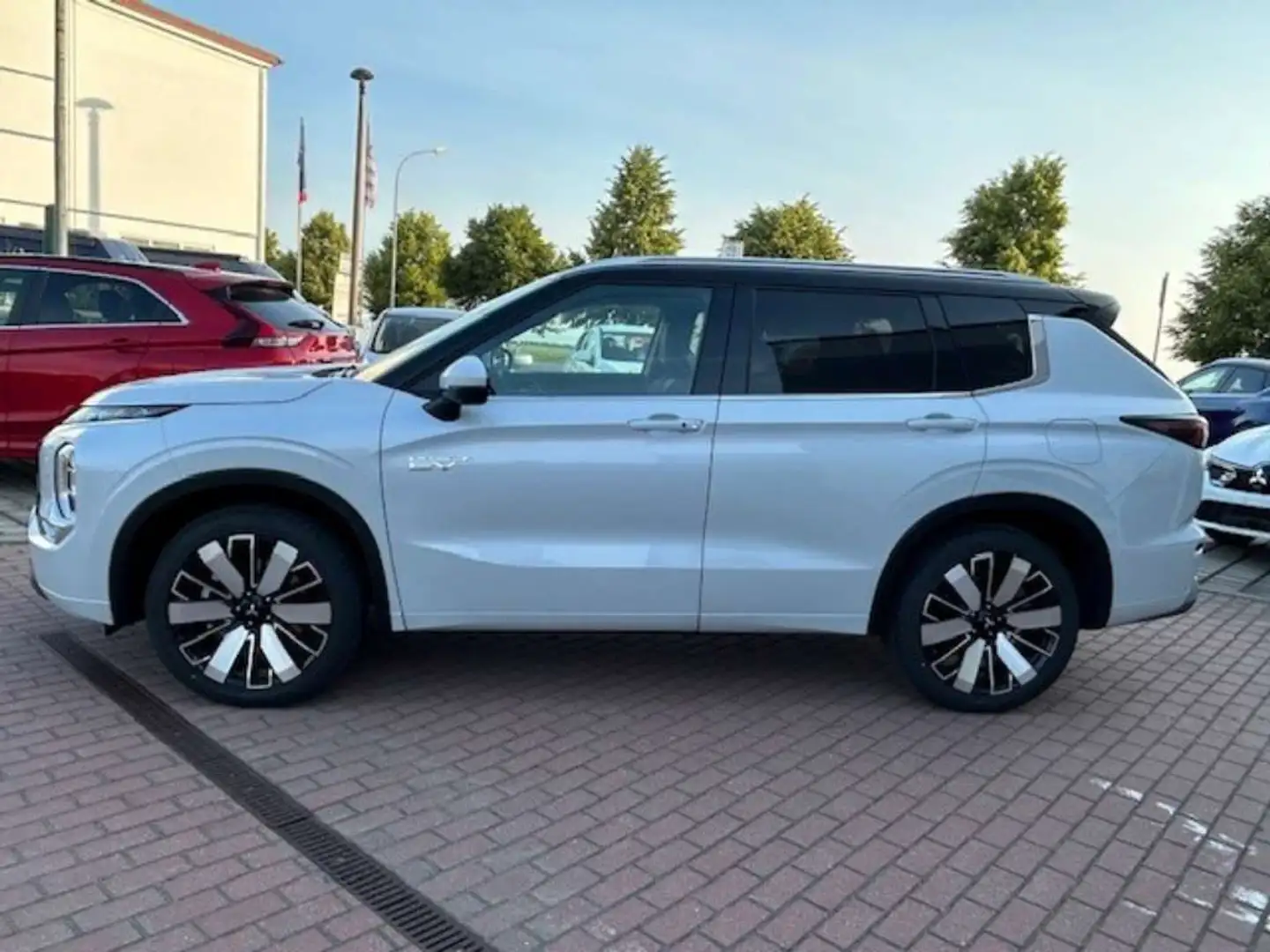 Mitsubishi Outlander 2.4L PHEV TOP Weiß - 2