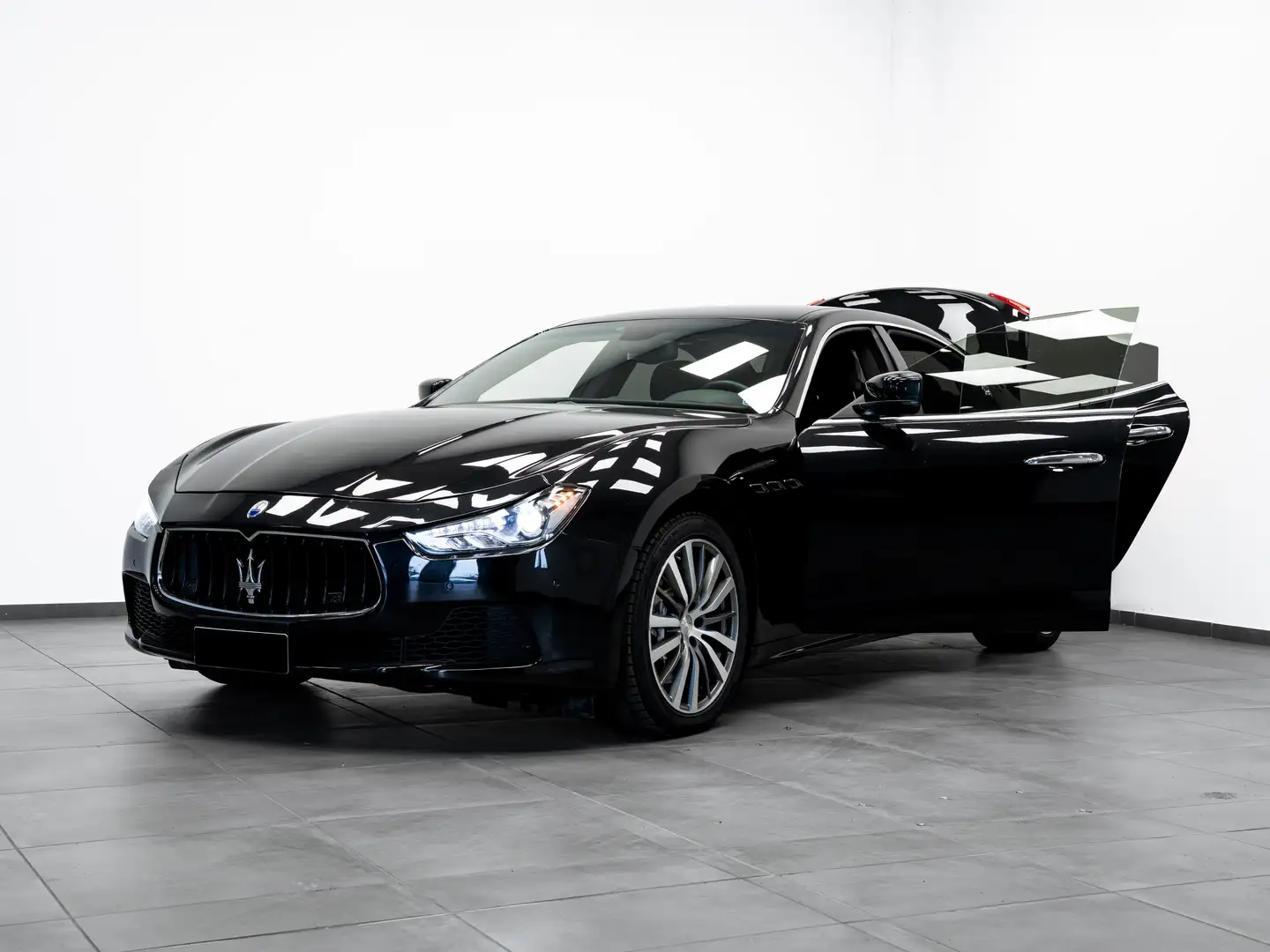 Maserati Ghibli Ghibli 3.0 V6 ds 275cv auto Schwarz - 2