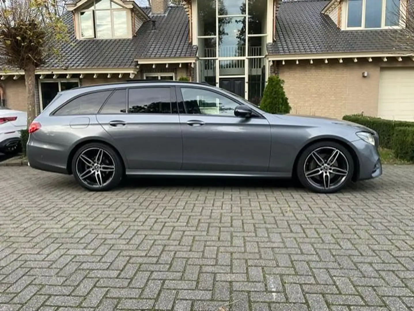 Mercedes-Benz E 220 Estate d AMG LINE PANORAMADAK NICHT WIDESCREEN LED Grijs - 2