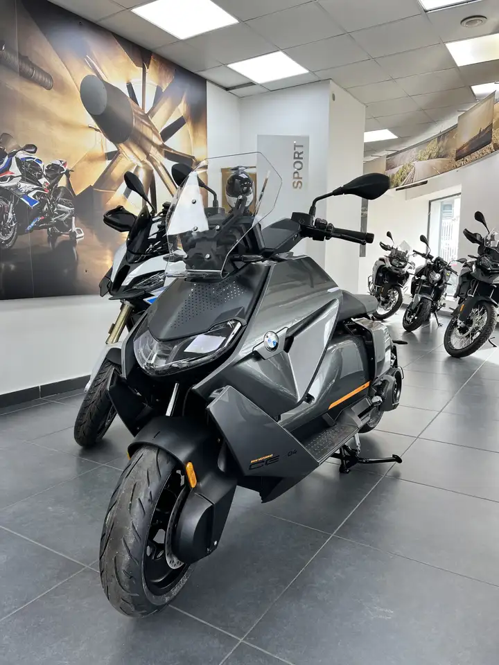 BMW CE 04