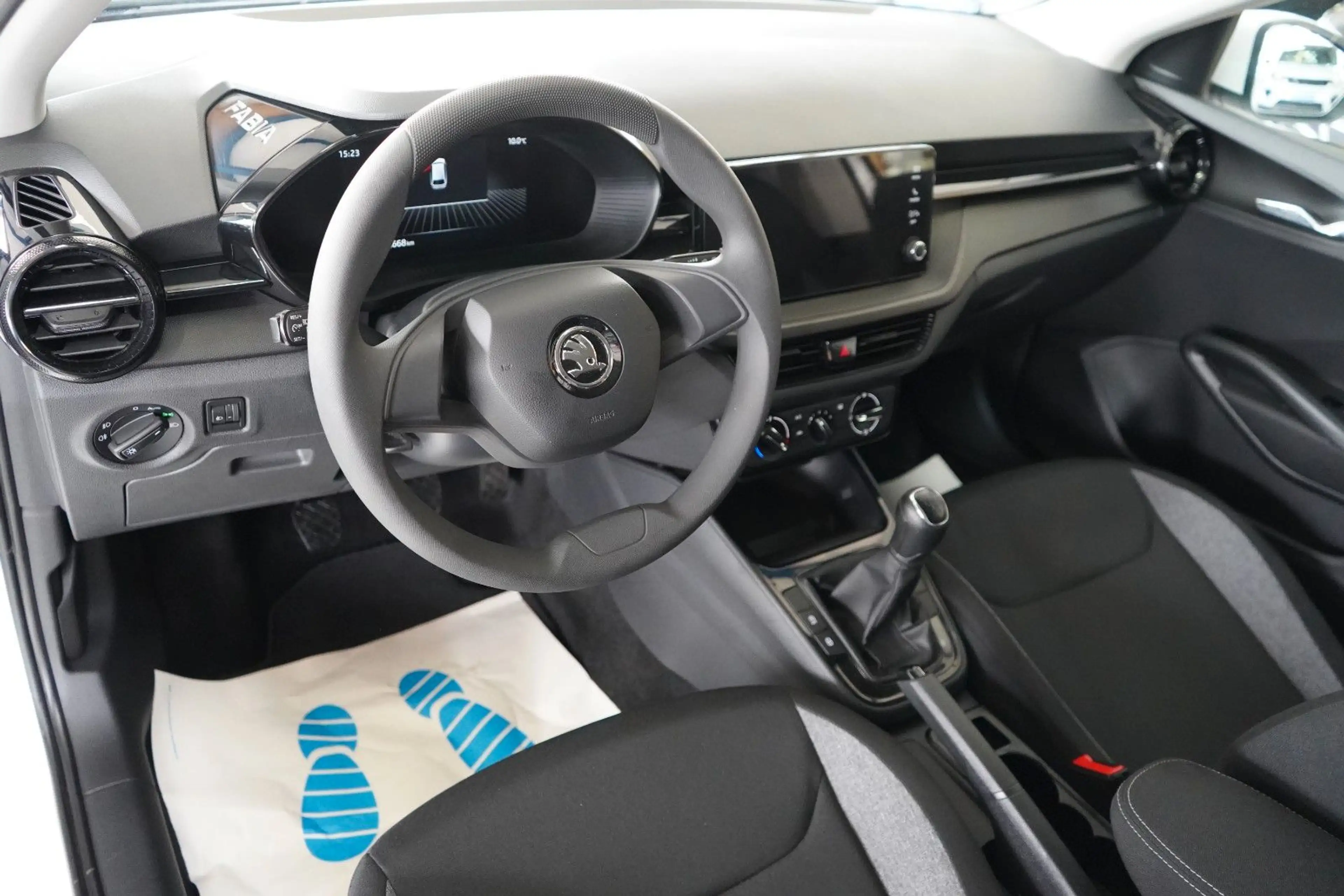 Skoda Fabia Essence KLIMA / TEMPOMAT / PDC / MWST — photo 11