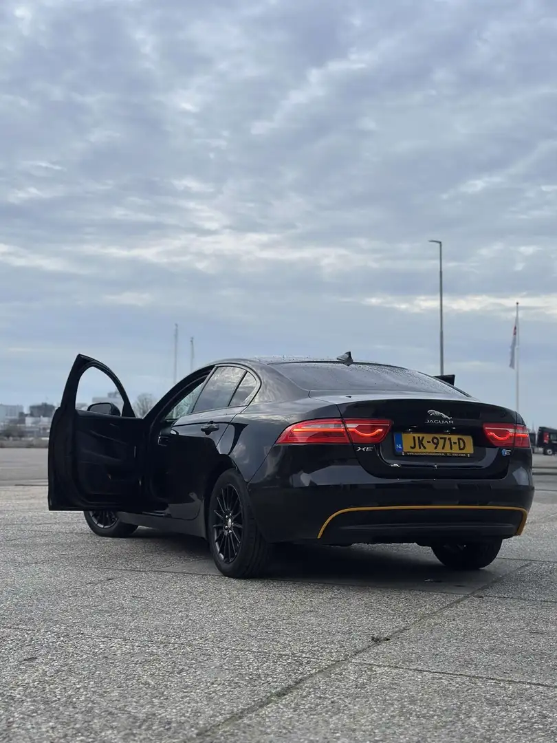 Jaguar XE 2.0 D Pure Zwart - 2