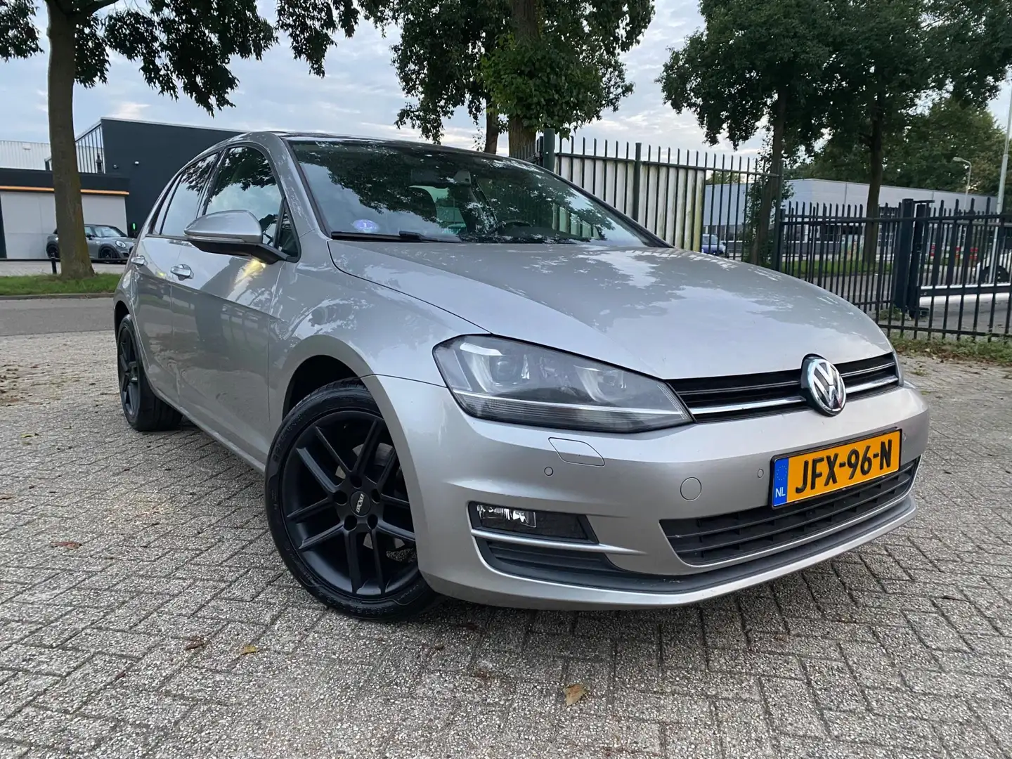 Volkswagen Golf 1.4 TSI ACT Highline Pano Pdc Cruise Tel Xenon Gris - 2