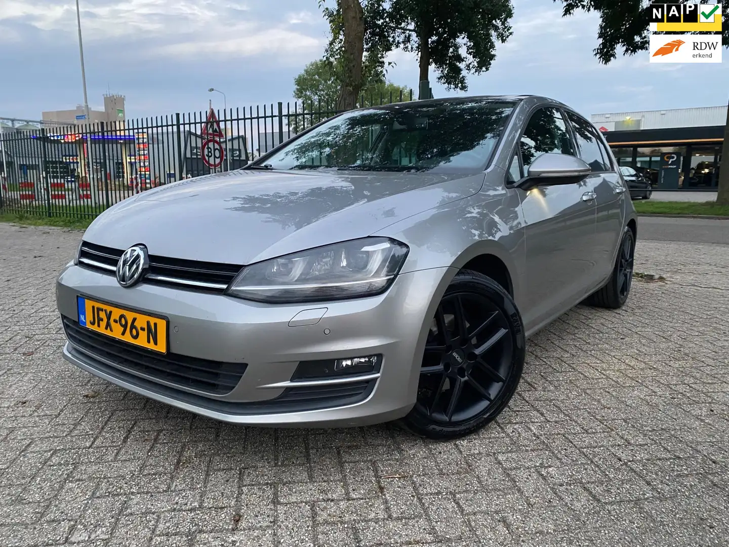 Volkswagen Golf 1.4 TSI ACT Highline Pano Pdc Cruise Tel Xenon Gris - 1