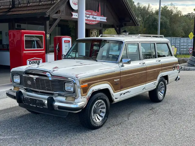 Jeep Grand Cherokee Wagoneer V8 Aut. / TOP /