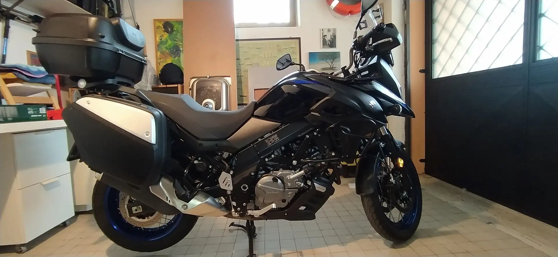 Suzuki V-Strom 650 XT Explorer Zwart - 1